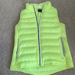 Gap fit vest
